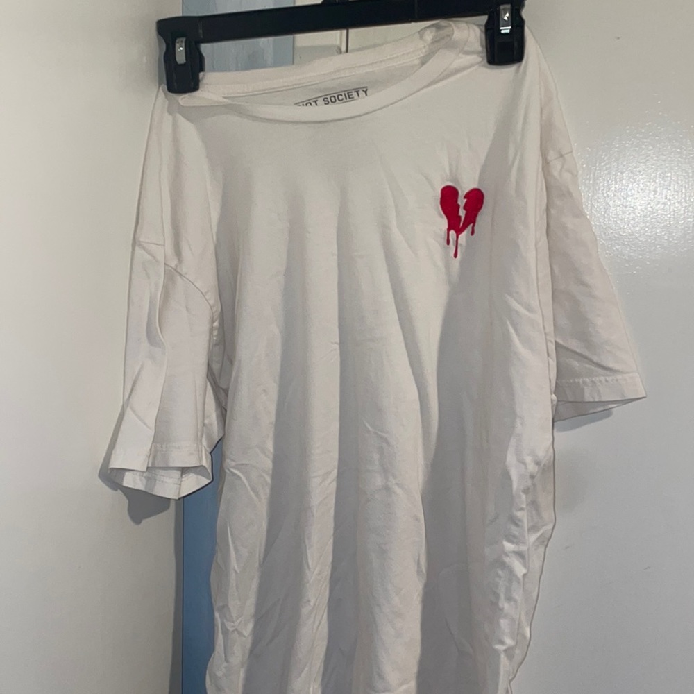 Riot Society broken heart t-shirt. Size L. Great Condition.